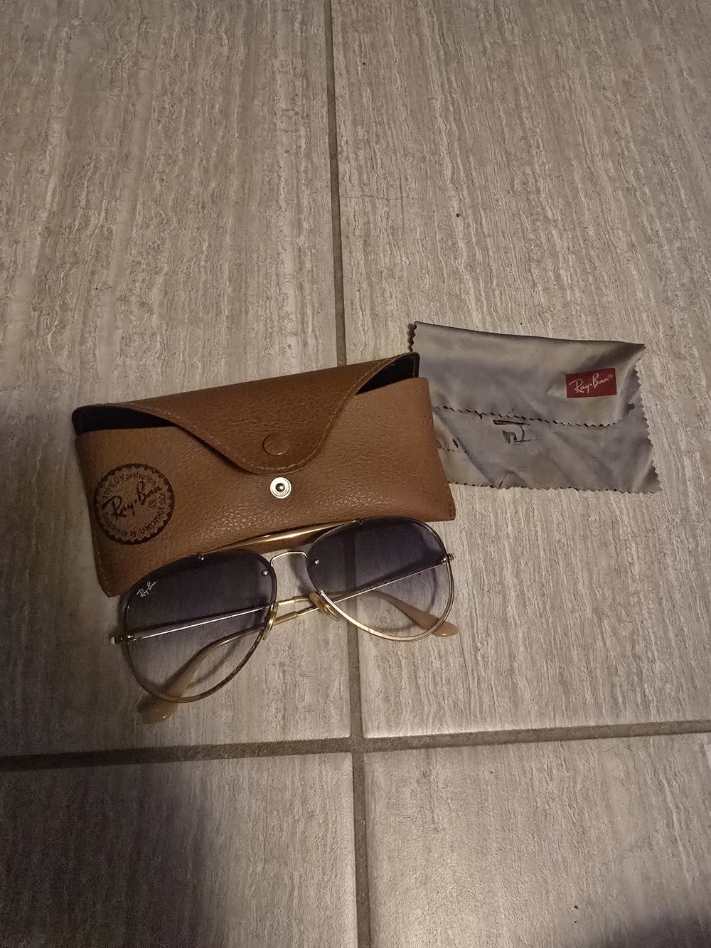 Ray-Ban Men’s Gold Aviator Sunglasses with Brown Gradient Lenses